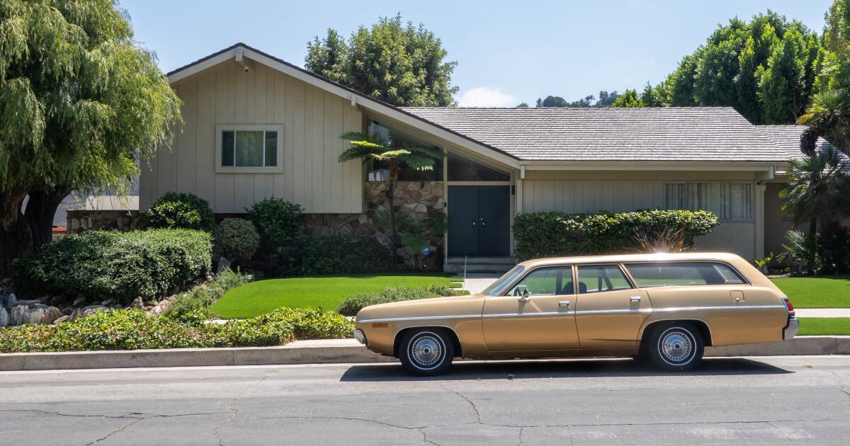 'Brady Bunch' house in L.A. open to public through | Real Estate news