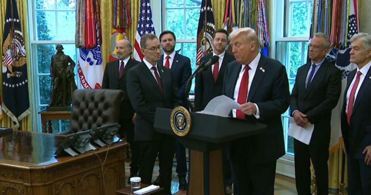 Fox News cuts to Trump's announcement about | TV Shows