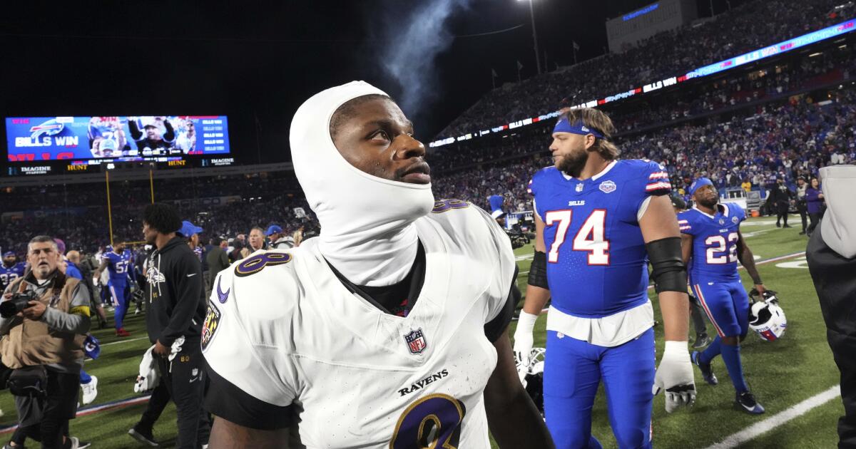 Lamar Jackson regrets shoving fan during Ravens'