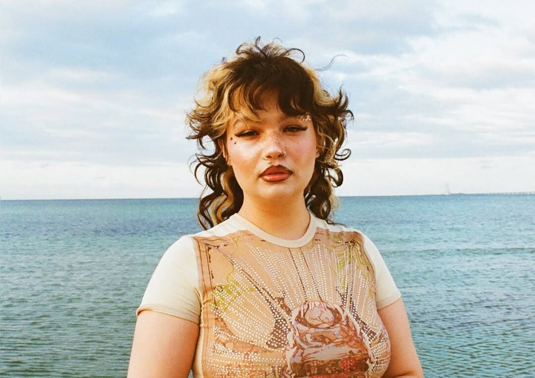 Lola Young Graces ELLE UK’s 40th Anniversary Cover | Gossip Wire News