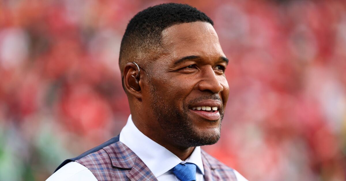 Michael Strahan raises eyebrows as FOX NFL star | NFL News
