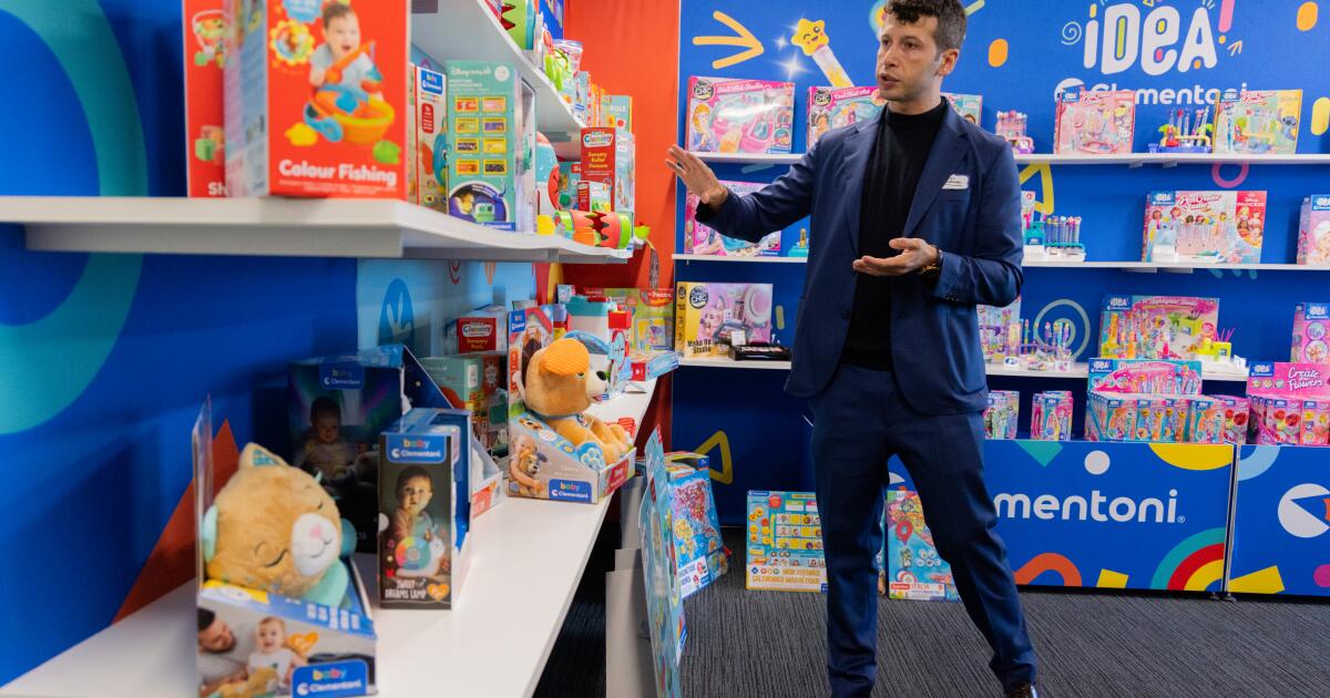 Santa’s elves set up workshop in El Segundo with | Real Estate news