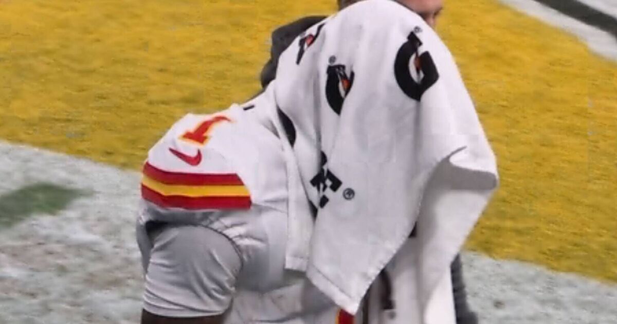 Travis Kelce causes injury to key team-mate in | NFL News