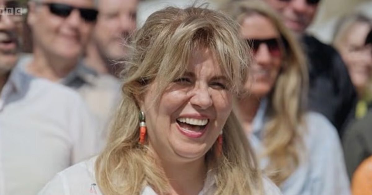 Antiques Roadshow crowd gasp hearing massive value | TV Shows