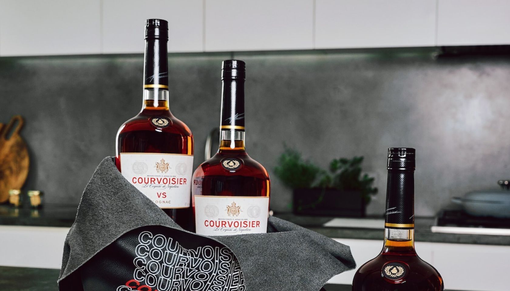 Clink, Clink! Courvoisier’s BYOCV Dînatoires Toast | Gossip Wire