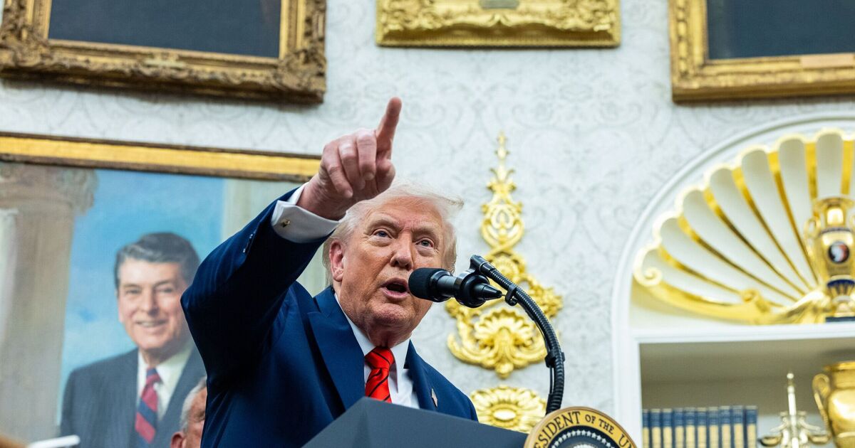Donald Trump interrupts own announcement after | Golf News