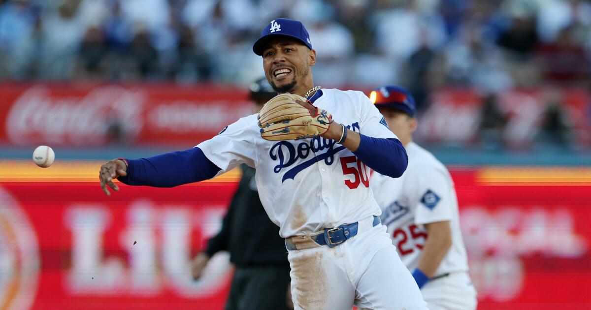 Gold Glove finalist Mookie Betts' fielding (and