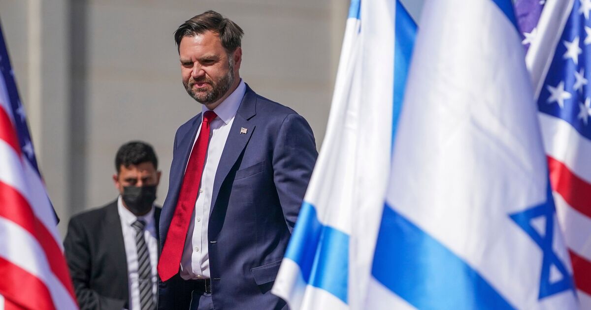 JD Vance's 2-word comment spotted by lip reader