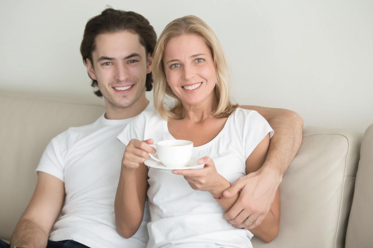 My boyfriend's friends keep trying to set him up | Lifestyle News
