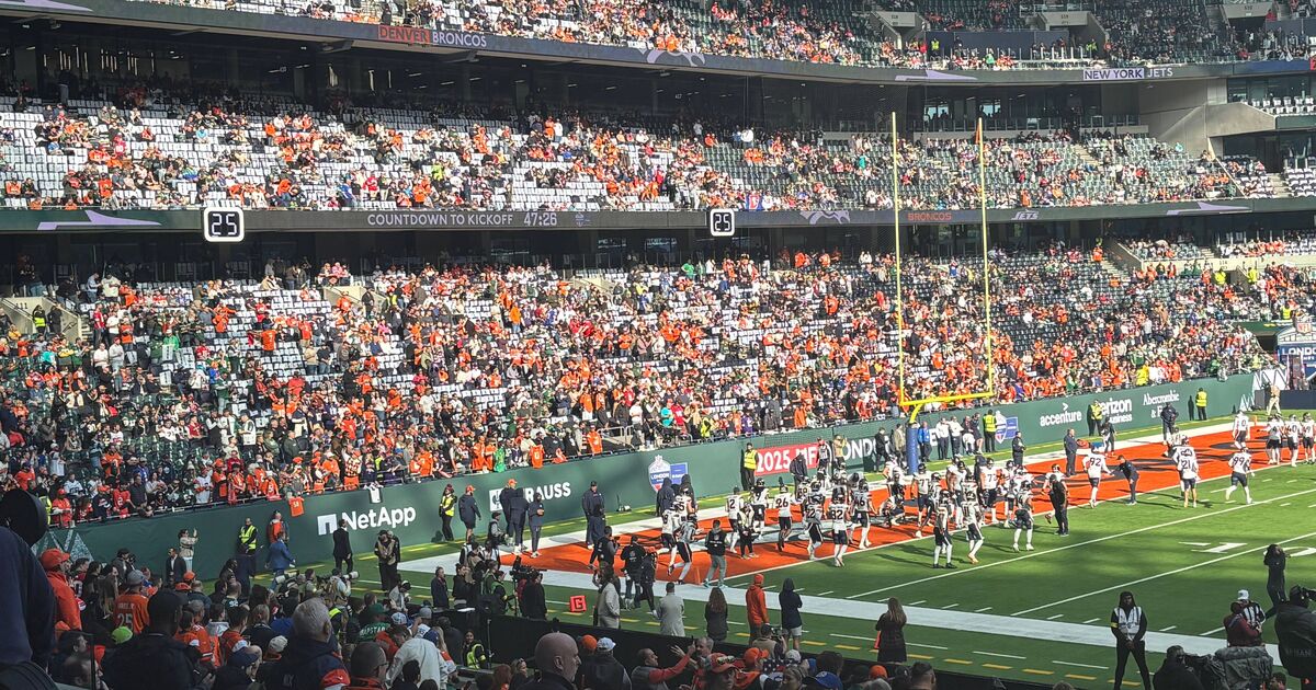 NFL London crowd erupts into boos moments before | NFL News