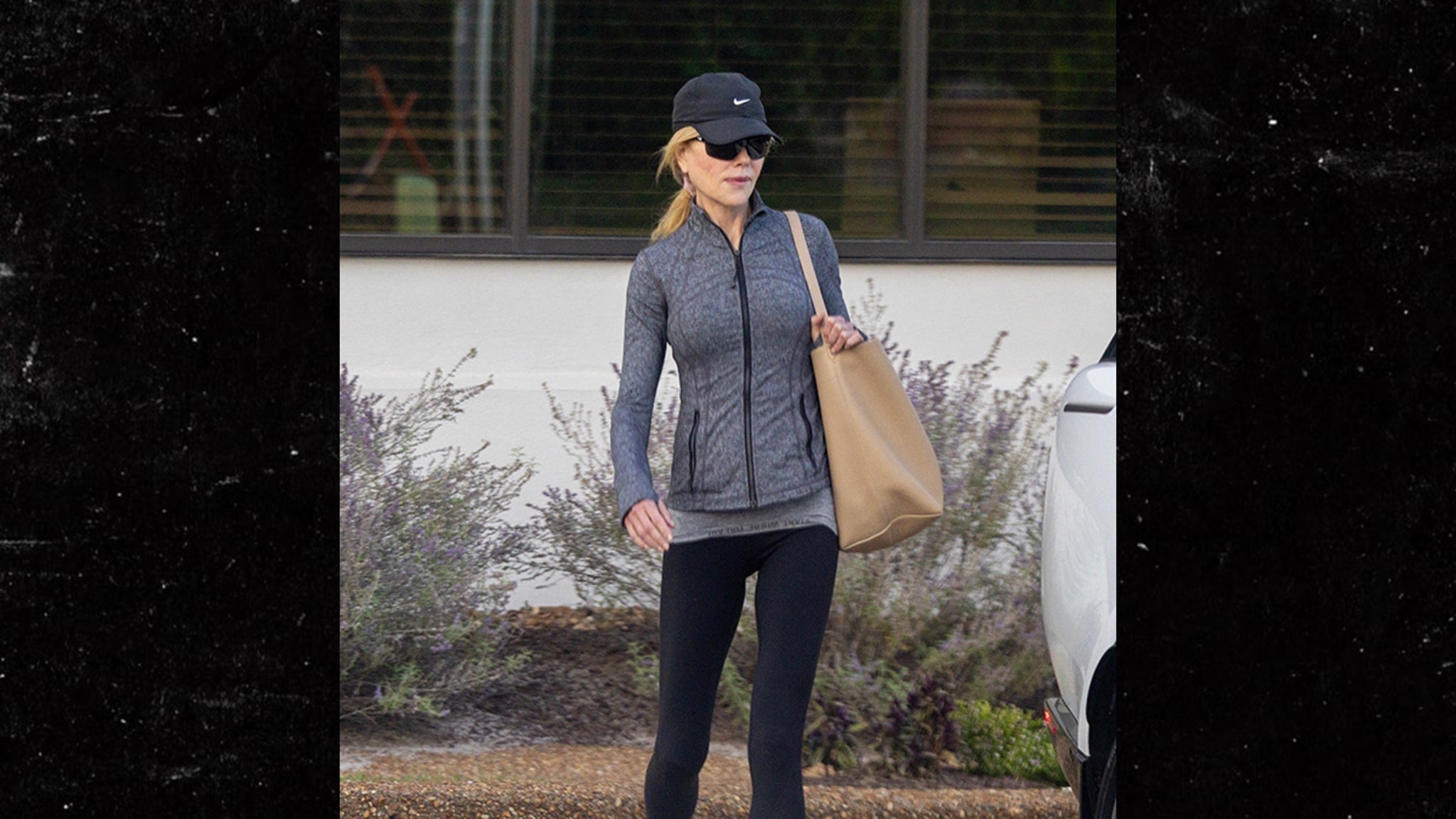 Nicole Kidman Seen For First Time Since Filing For