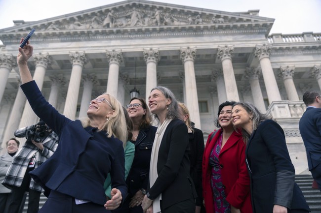 Oregon Democrat Senator Sings Along With Portland