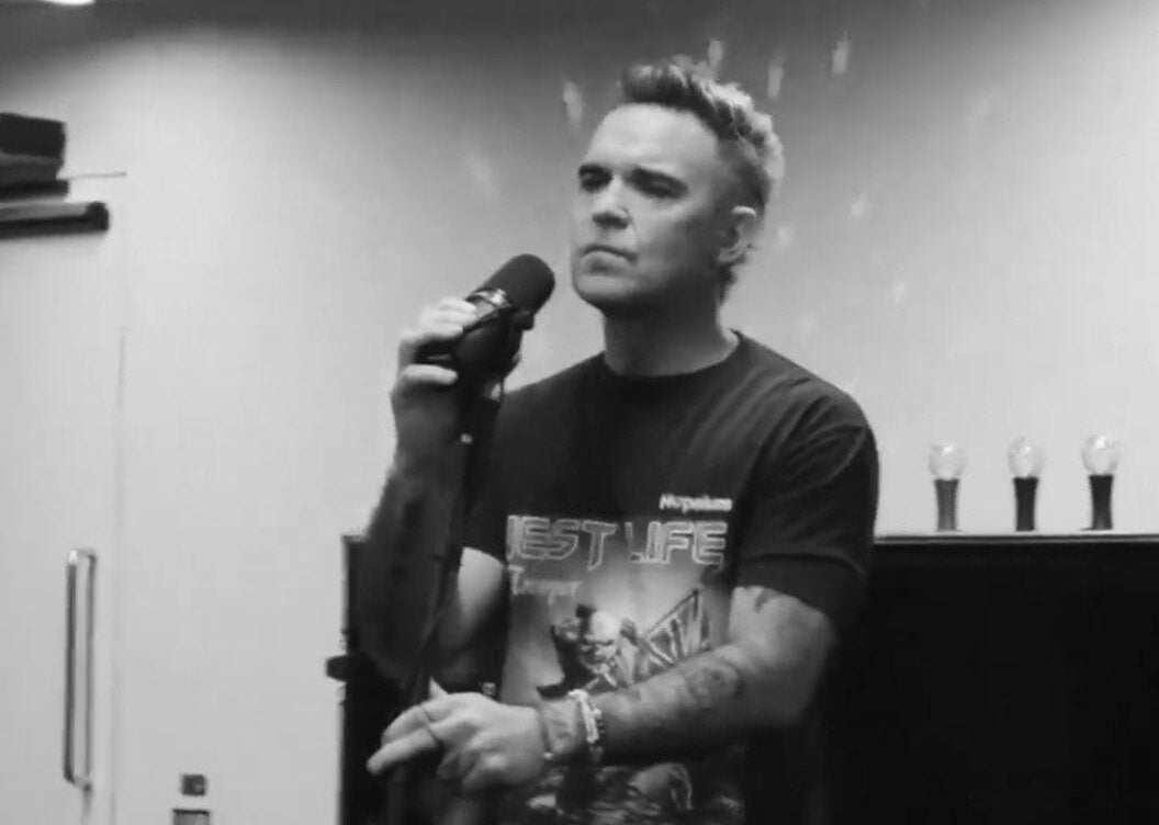 Robbie Williams Unveils New Single ‘Pretty Face’ | Gossip Wire News