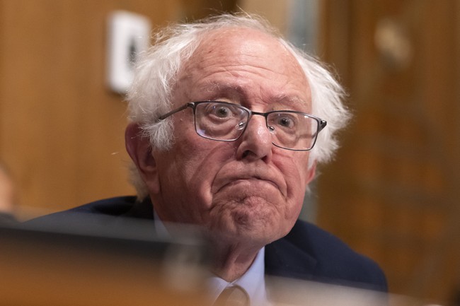 Sanders Finds an Acorn - Praises Trump, Slams