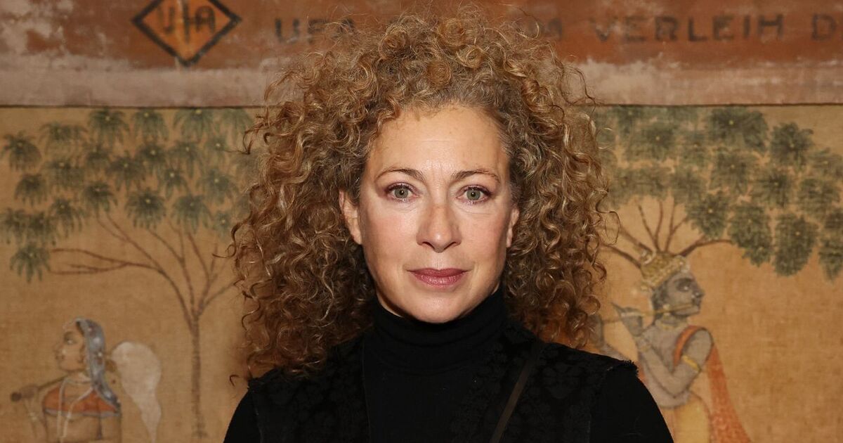 Strictly's Alex Kingston shares common cancer symptoms | UK News