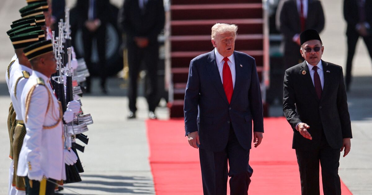 Trump arrives in Malaysia to red carpet treatment | Political News