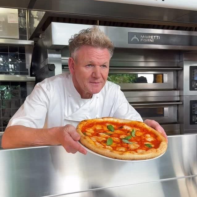Gordon Ramsay Celebrates His Burger And Pizza | Gossip Wire News