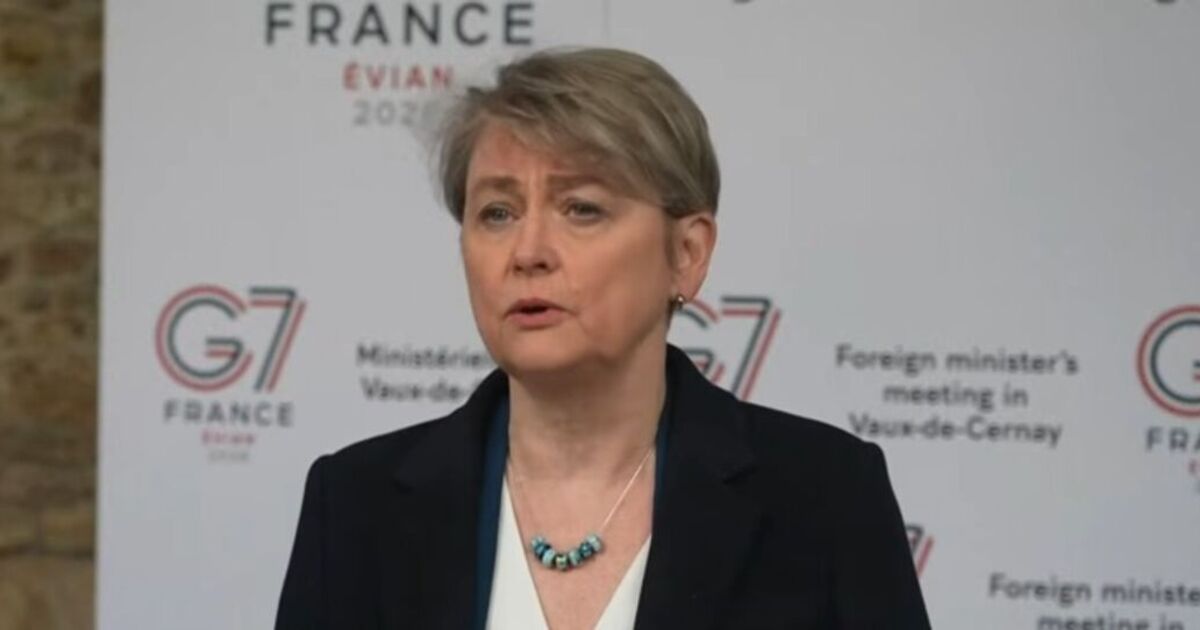 GB News paused for Labour breaking update as presenter | UK News