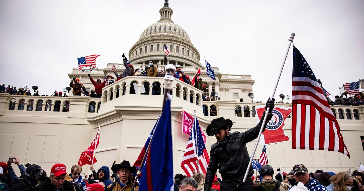 Jan 6 rioters sue police who held off