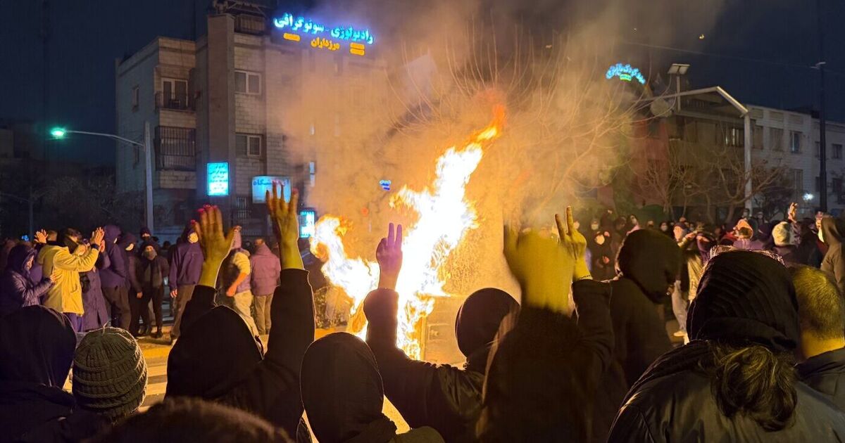 Dystopian images show Iran in chaos as 3 men | Political News