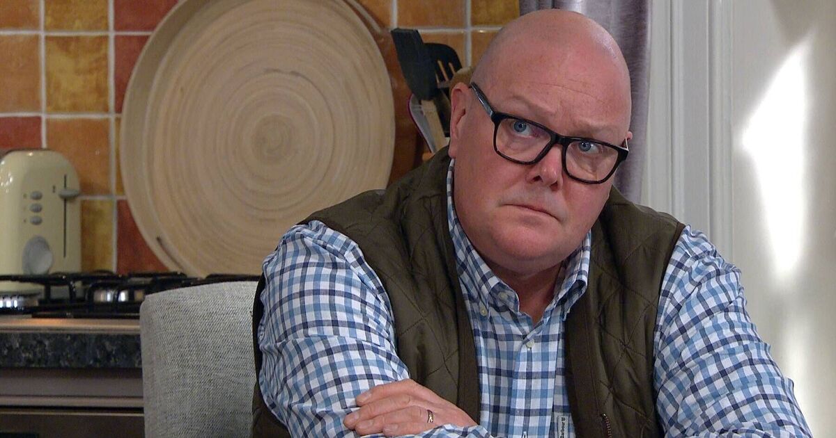 Emmerdale exit sealed for legend as DS Walsh makes | UK News