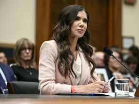 Fox News halted as fans mock Kristi Noem for | Latest US News