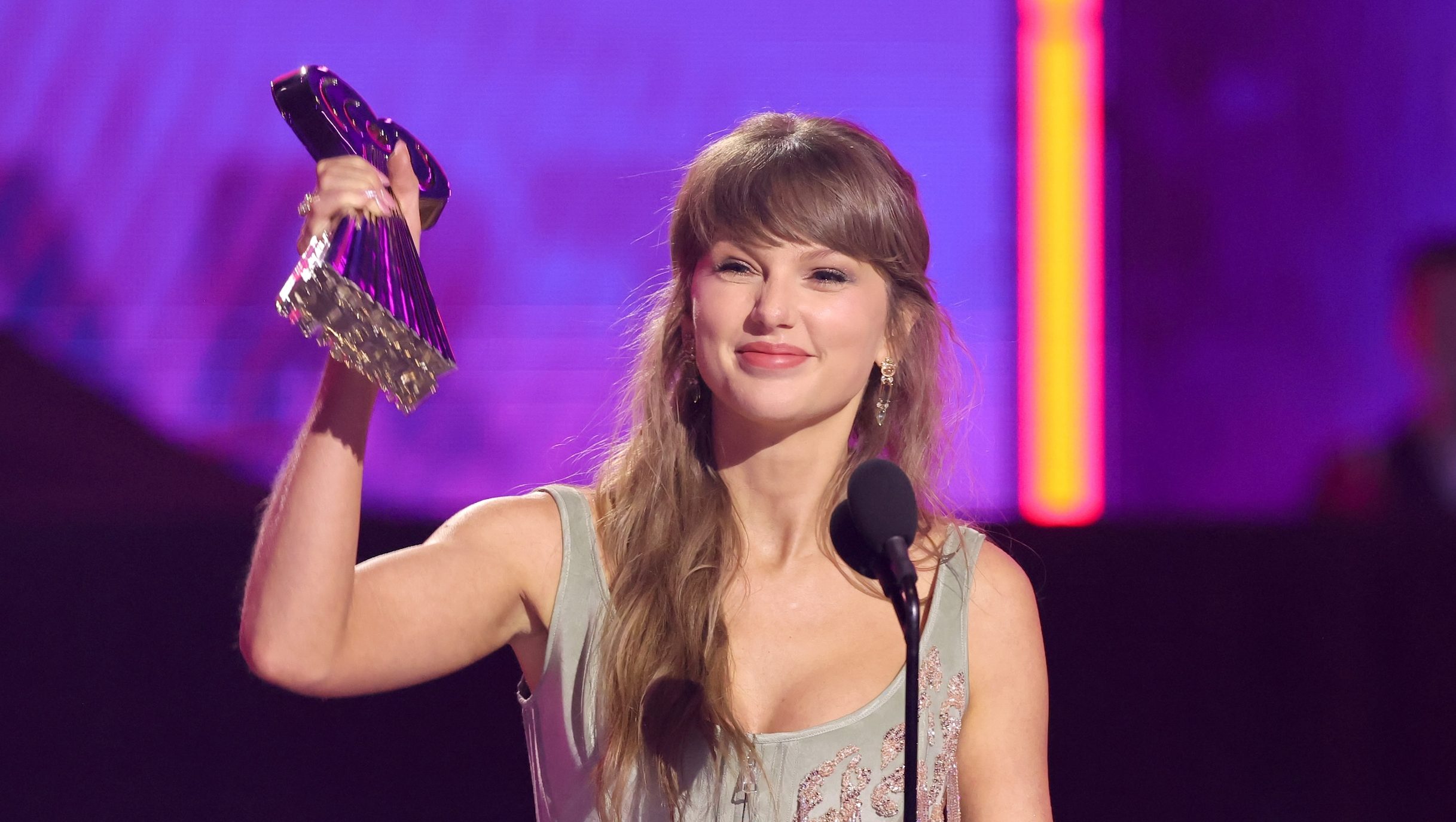 How Many iHeart Radio Music Awards Did Taylor | Gossip Wire