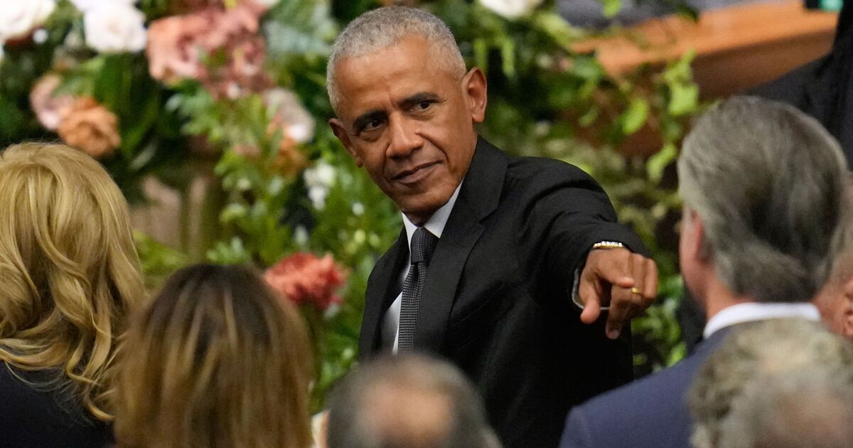 Obamas telling gesture towards 2028 hopeful