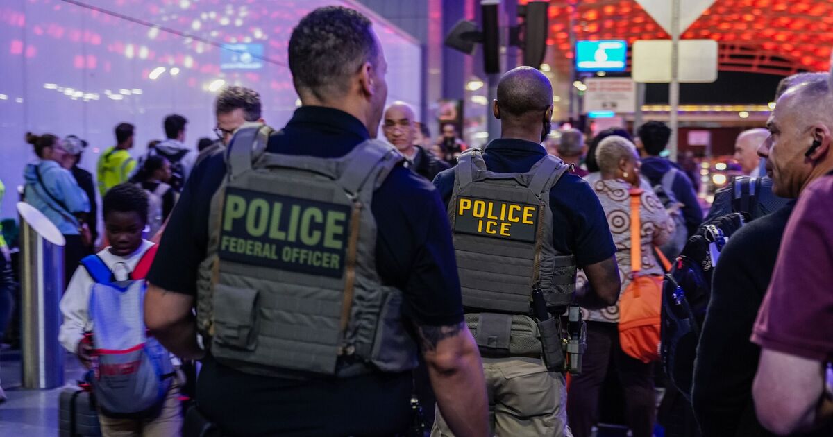 Trump demands that ICE agents wear no masks at