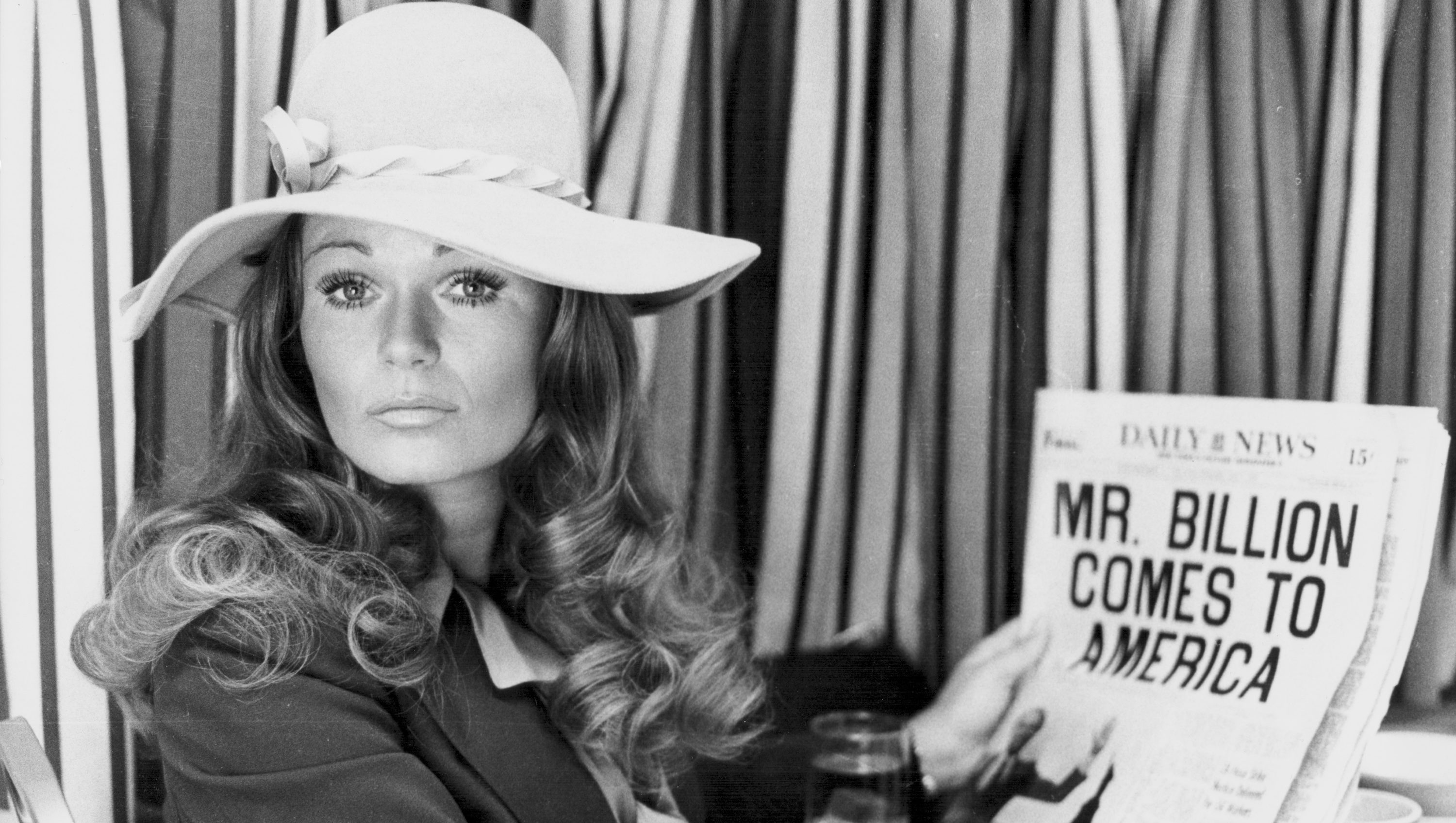 Who Was Valerie Perrine? 5 Things About the | Gossip Wire