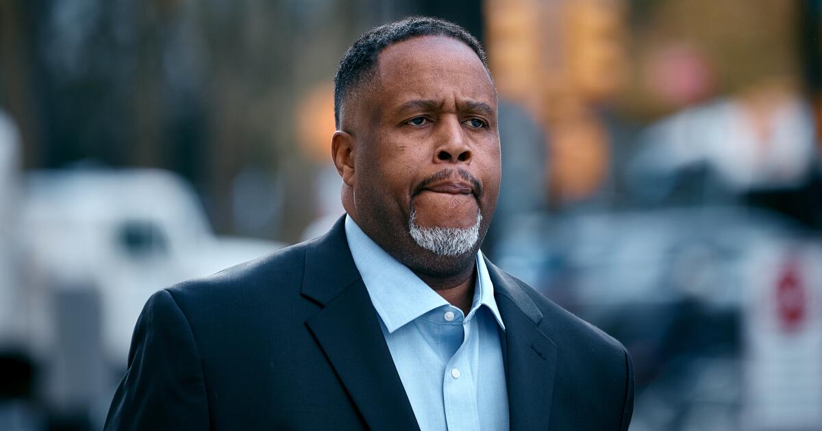 Former Lakers assistant Damon Jones pleads guilty