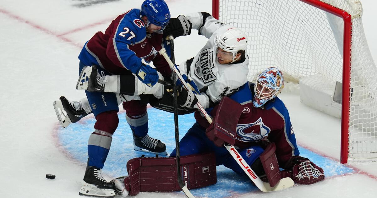 Kings let late Game 2 lead slip away and lose to