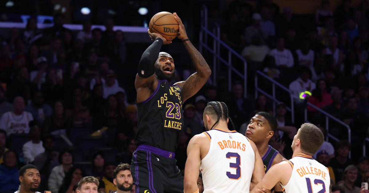 LeBron James and Lakers defeat Suns, stay in hunt