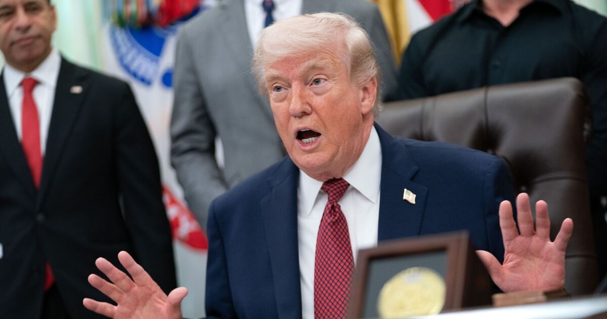 Worrying moment 'confused' Trump loses it live on TV: | UK News