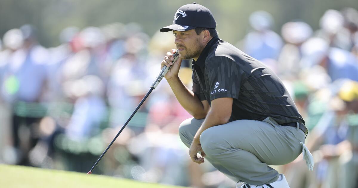 Xander Schauffele saves par after ball lands fans