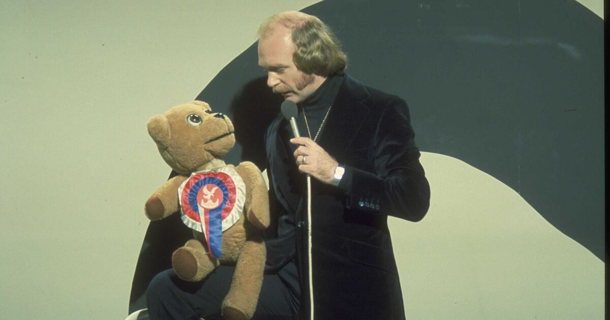 Ventriloquist Roger De Courcey now after stroke | UK News