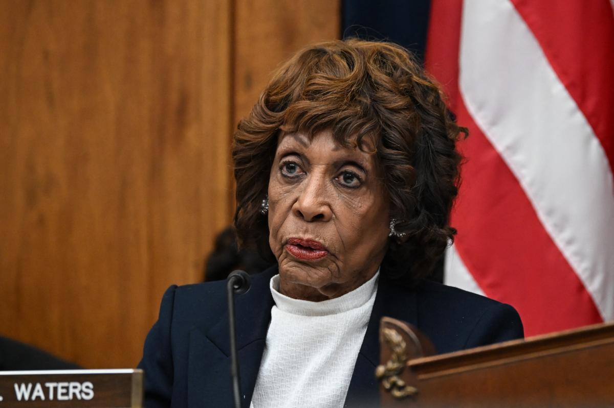 87-year-old Maxine Waters refuses to say 100 is to | Gossip Wire