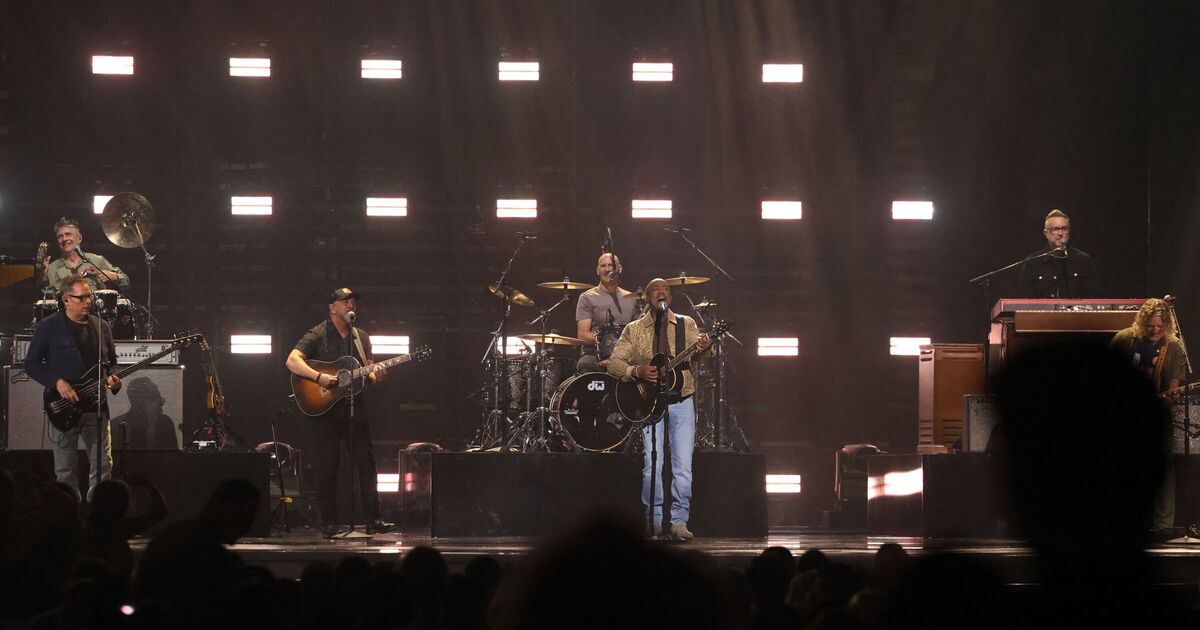 Hootie and the Blowfish fans slam AMA viewers - Music - | Music News