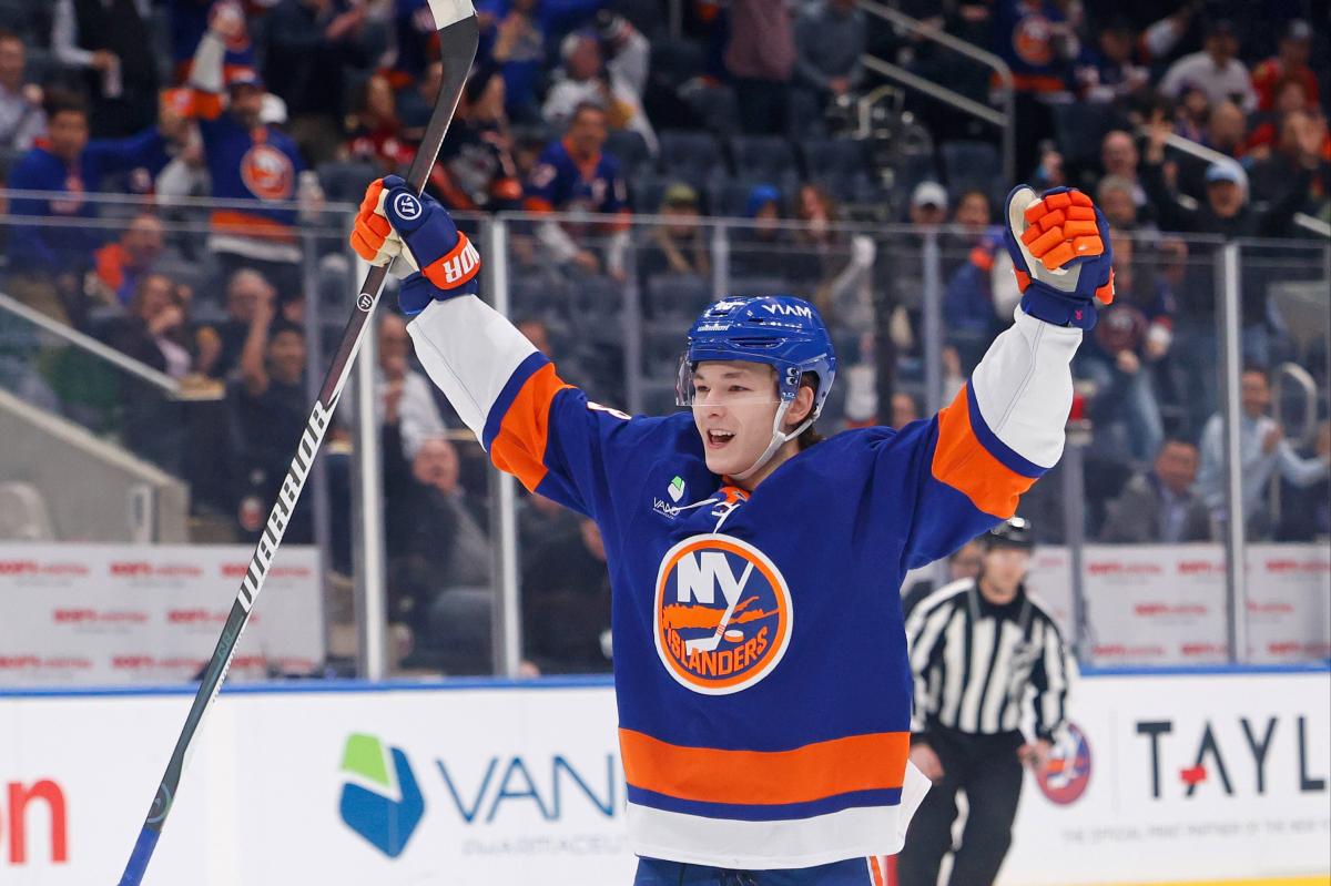 Islanders Matthew Schaefer named finalist for | Sports News