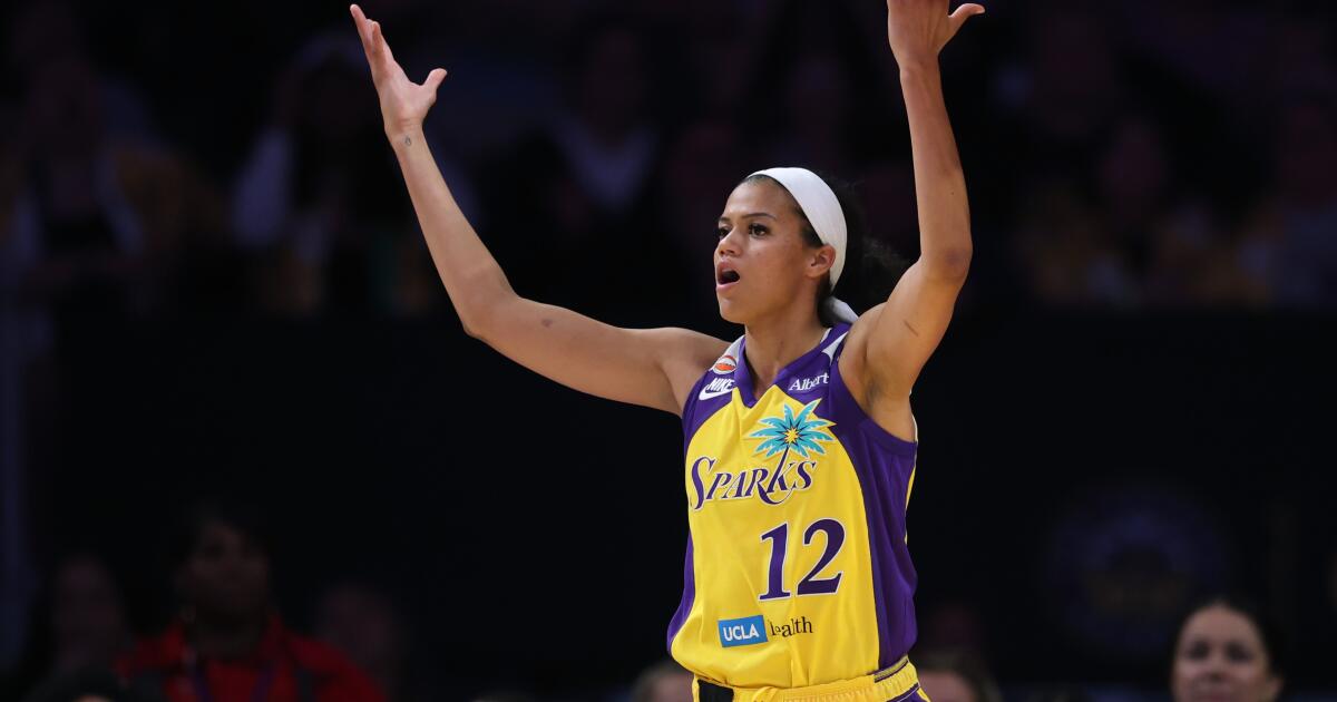 Kelsey Plum scores 28 points, but Sparks lose to