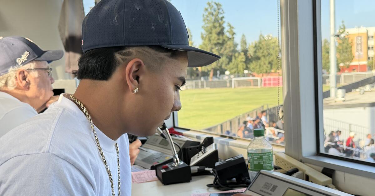 Prep talk: Teenage barber is helping baseball