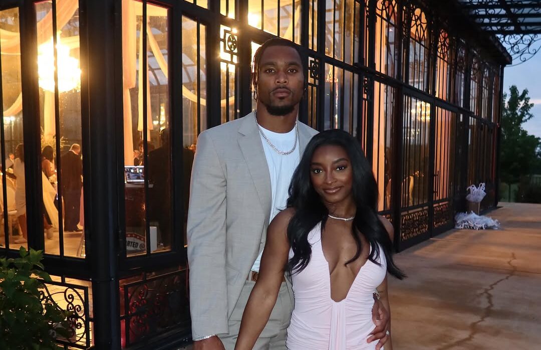 Simone Biles Dresses Up and Celebrates the Friends | Gossip Wire News