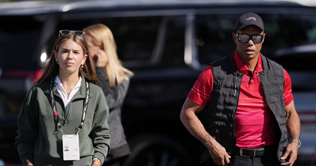 Tiger Woods arrives 15 minutes late for Kai | Golf News
