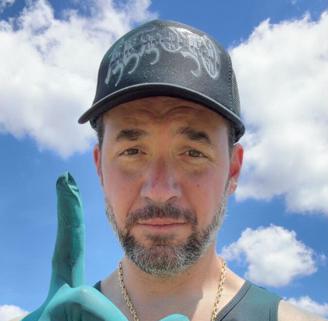 Alexis Ohanian Gets Pulled Into Unexpected Color | Gossip Wire News