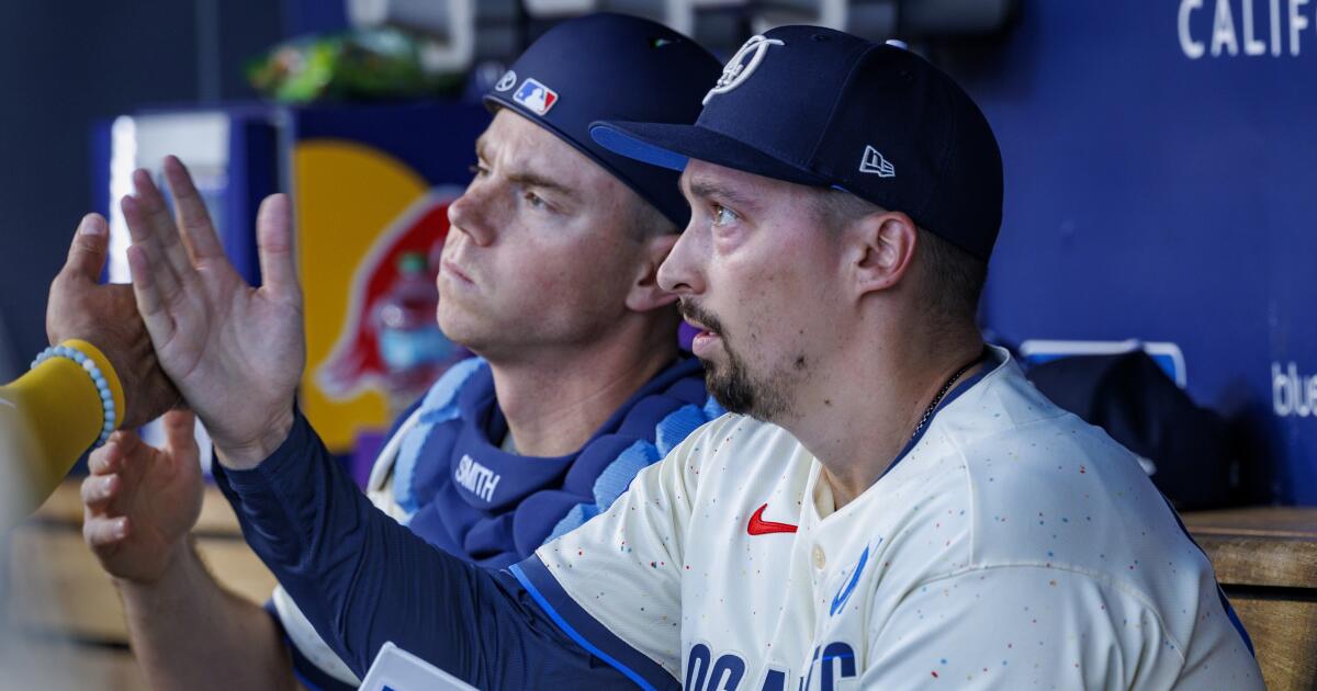 Dodgers Blake Snell returns to IL with loose