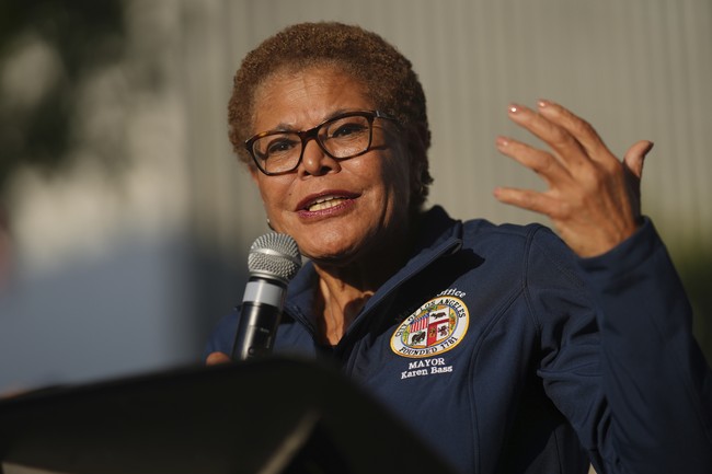 Feds Move in on L.A.s Drug-Infested MacArthur