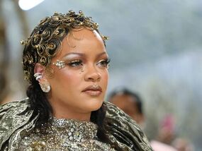 Lipreader exposes Rihanna's desperate plea as | fashion News