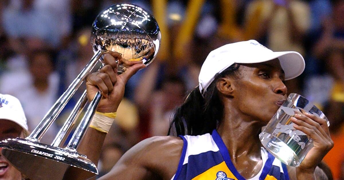 Lisa Leslie moved she will get a statue outside