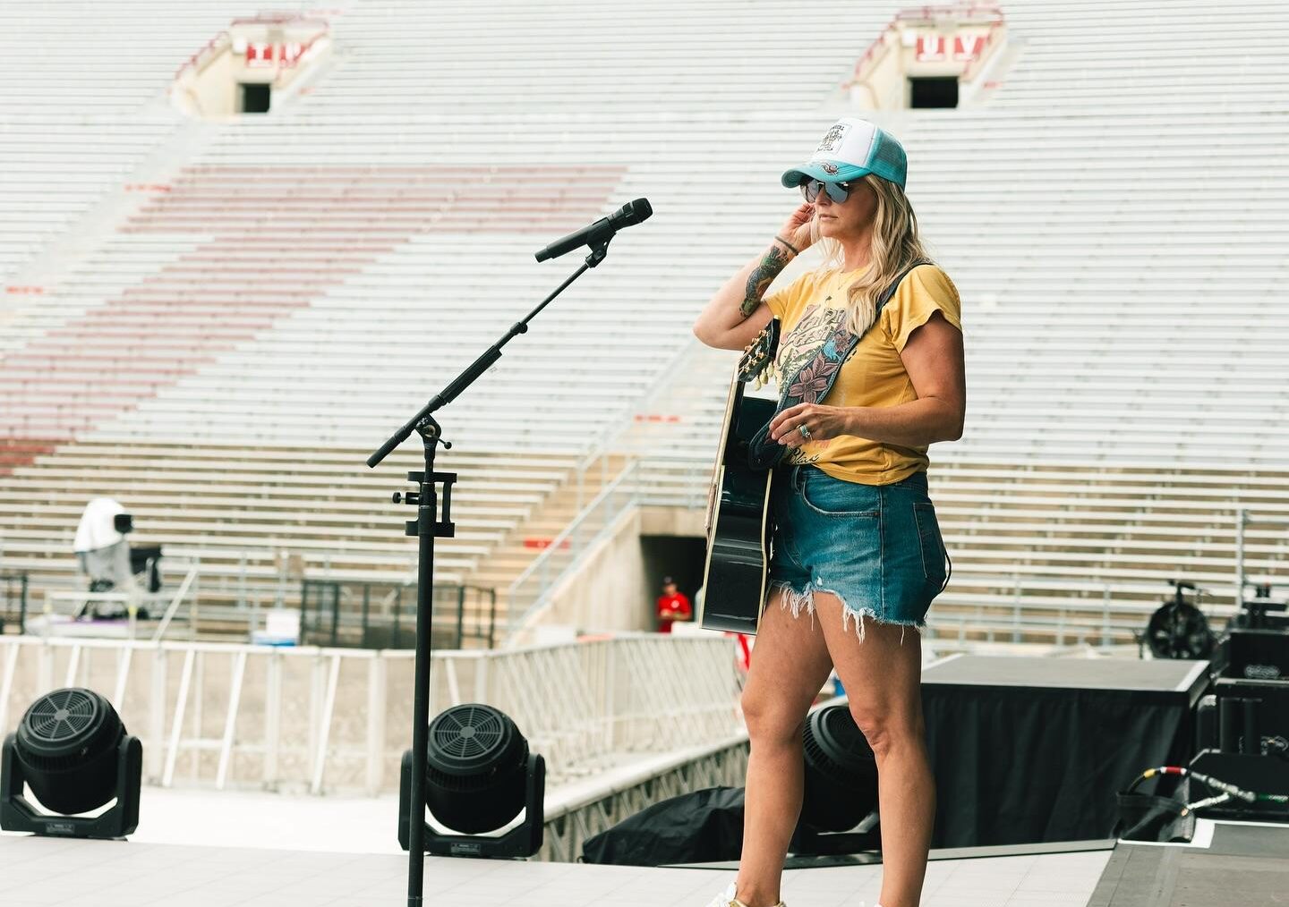Miranda Lambert Brings ‘Crisco’ String Arrangement | Gossip Wire News