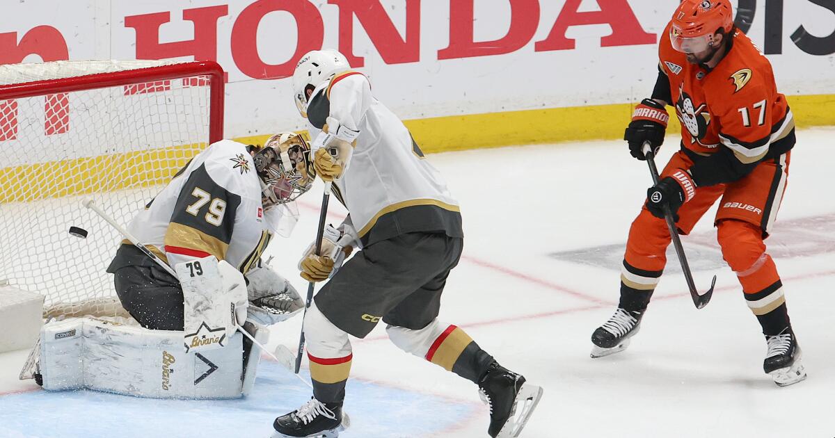 NHL playoffs: Ducks defeat Vegas in Game 4 to even
